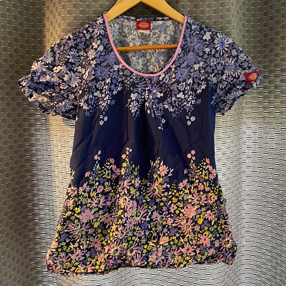 Dickies floral scrub top
